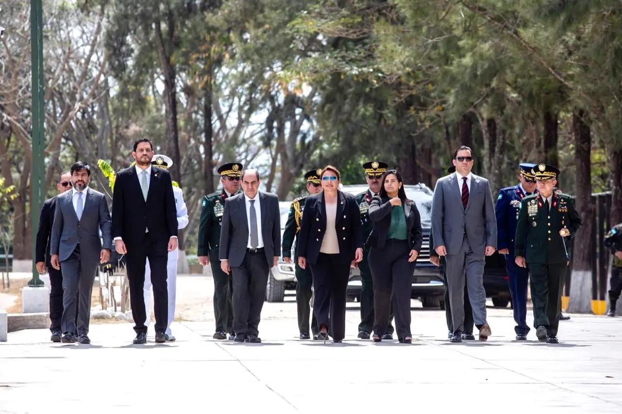 Presidenta Xiomara Castro Encabeza Ceremonia De Ascenso