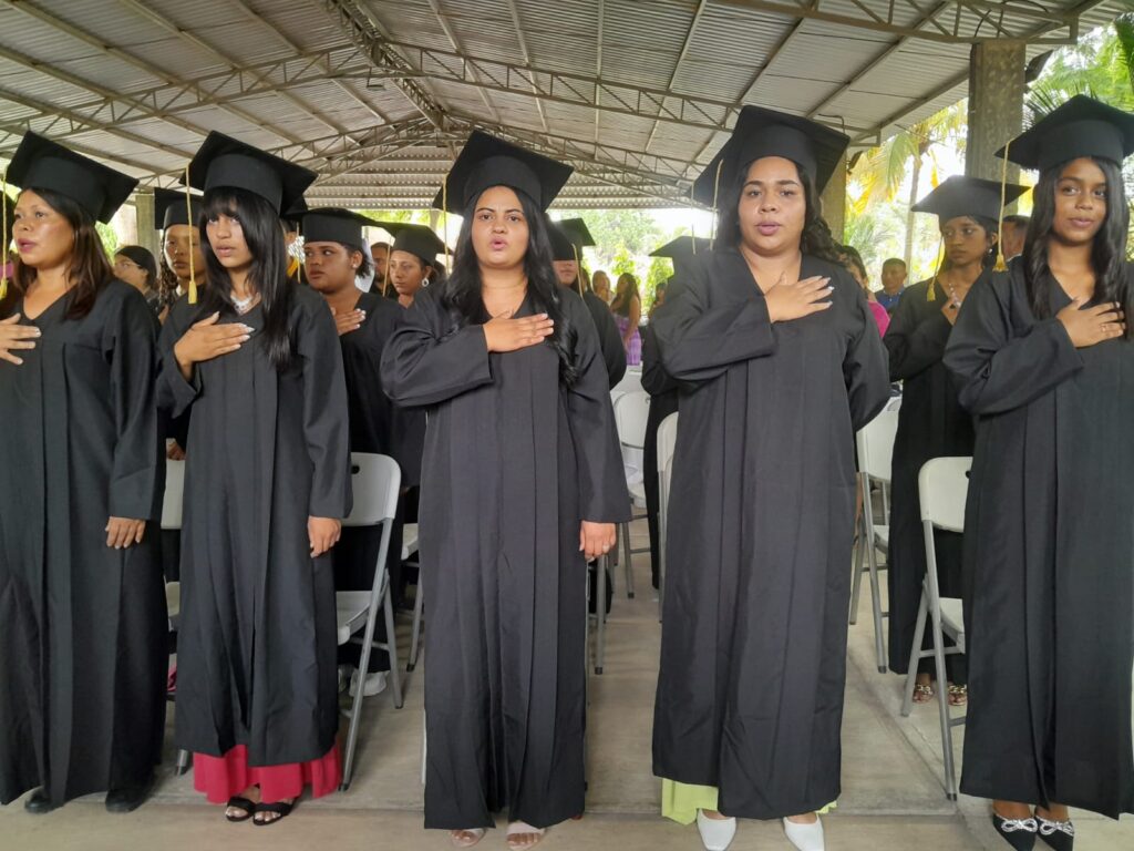 ESTUDIANTES