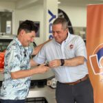Loto entrega el primer carro de “Dobleteá tu Suerte” a un ganador capitalino